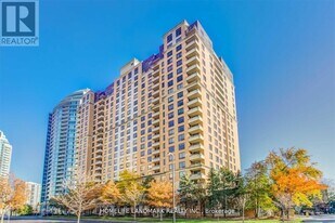 18 Sommerset Way in Toronto, ON - Building Photo