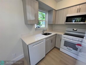 700 SE 13th St in Fort Lauderdale, FL - Building Photo - Building Photo