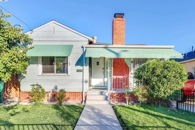 property at 1474 Plaza Dr