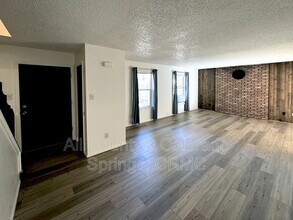 1497 Spring Valley Dr in Colorado Springs, CO - Foto de edificio - Building Photo