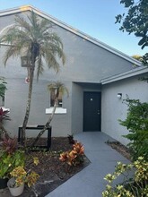 1092 Lake Victoria Dr in West Palm Beach, FL - Building Photo - Building Photo