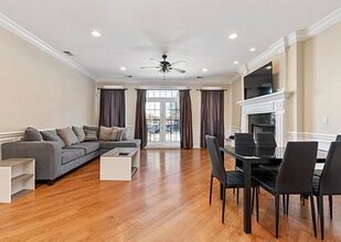 5062 N Kimball Ave, Unit 3 in Chicago, IL - Building Photo - Building Photo