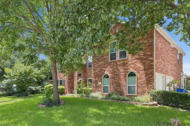 1517 Brighton Dr in Mansfield, TX - Foto de edificio - Building Photo