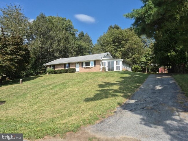 property at 1700 Lenni Dr