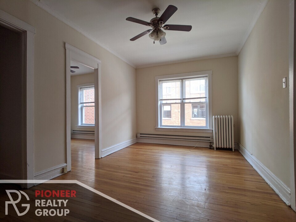 955 W Cornelia Ave in Chicago, IL - Building Photo
