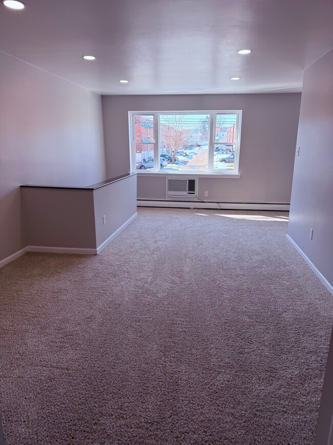 729 Solly Ave, Unit 1st Floor in Philadelphia, PA - Foto de edificio - Building Photo