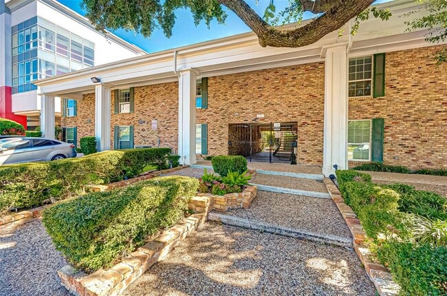 5333 Richmond Ave. in Houston, TX - Building Photo - Building Photo