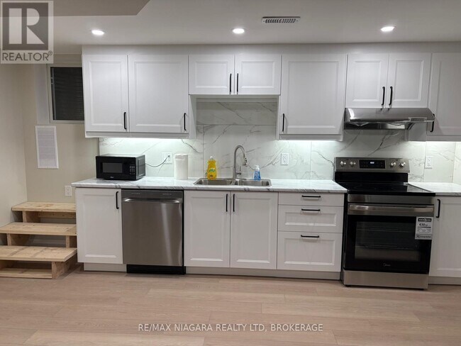 26 Shadow Ct in Hamilton, ON - Building Photo - Building Photo