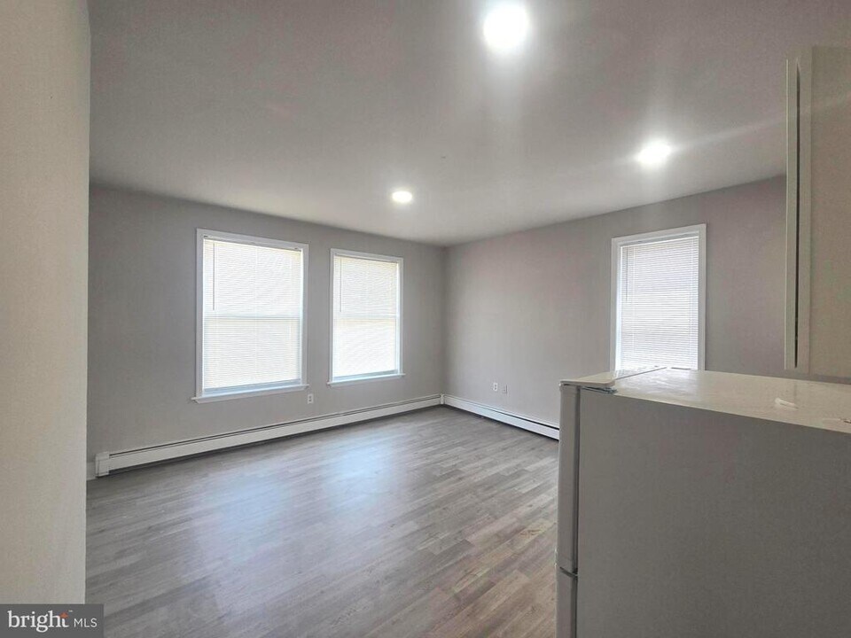 820 Wynnewood Rd in Philadelphia, PA - Building Photo