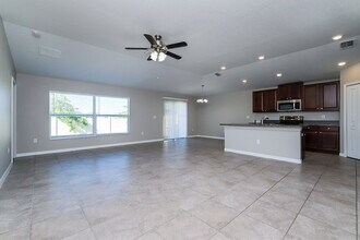 1758 Broad Winged Hawk Dr in Ruskin, FL - Building Photo - Building Photo