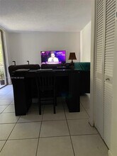 8275 SW 152nd Ave in Miami, FL - Foto de edificio - Building Photo