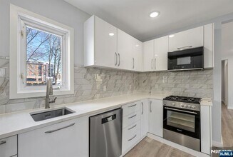 17 Mission St in Montclair, NJ - Building Photo - Building Photo