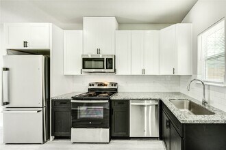 8157 Tate St in Houston, TX - Building Photo - Building Photo