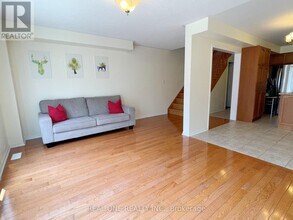 5302 Palmetto Pl in Mississauga, ON - Building Photo - Building Photo