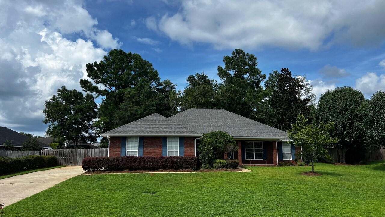126 Destrehan Rd in Fairhope, AL - Building Photo