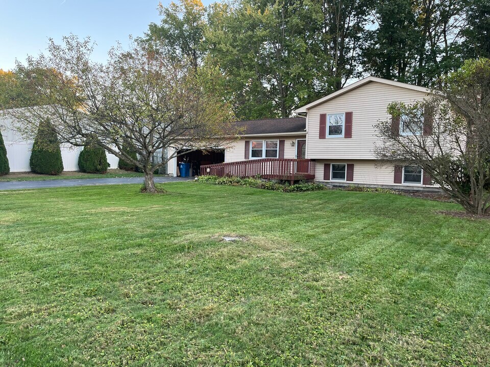 244 Natale Dr in Cortland, OH - Building Photo