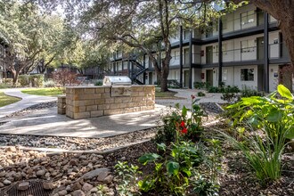 Riverfalls at Bellmar in Dallas, TX - Building Photo - Building Photo