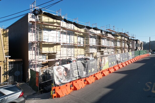 Lofton at Portola in San Francisco, CA - Foto de edificio - Building Photo