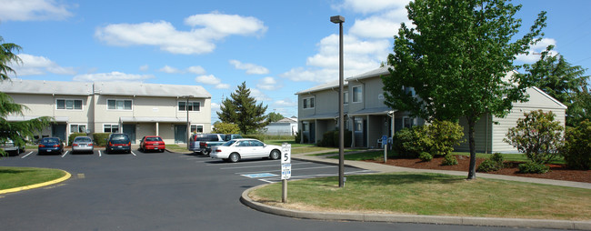 Richardson Bridge Apartments in Eugene, OR - Foto de edificio - Building Photo