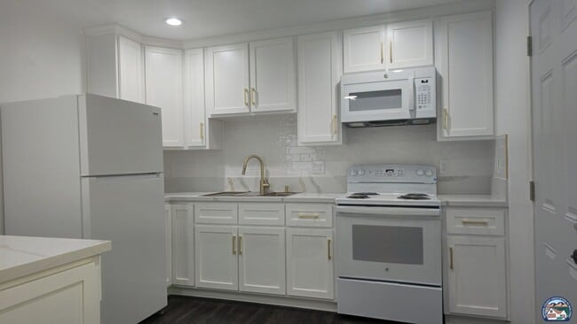 property at 696 Yucca Dr