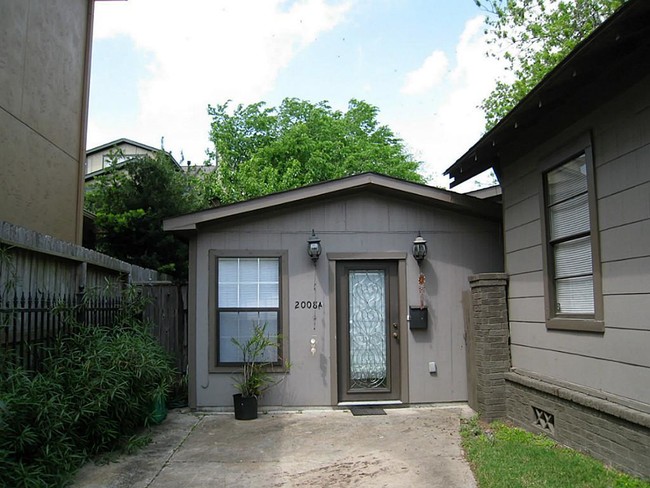 2008 Woodhead St in Houston, TX - Building Photo - Building Photo