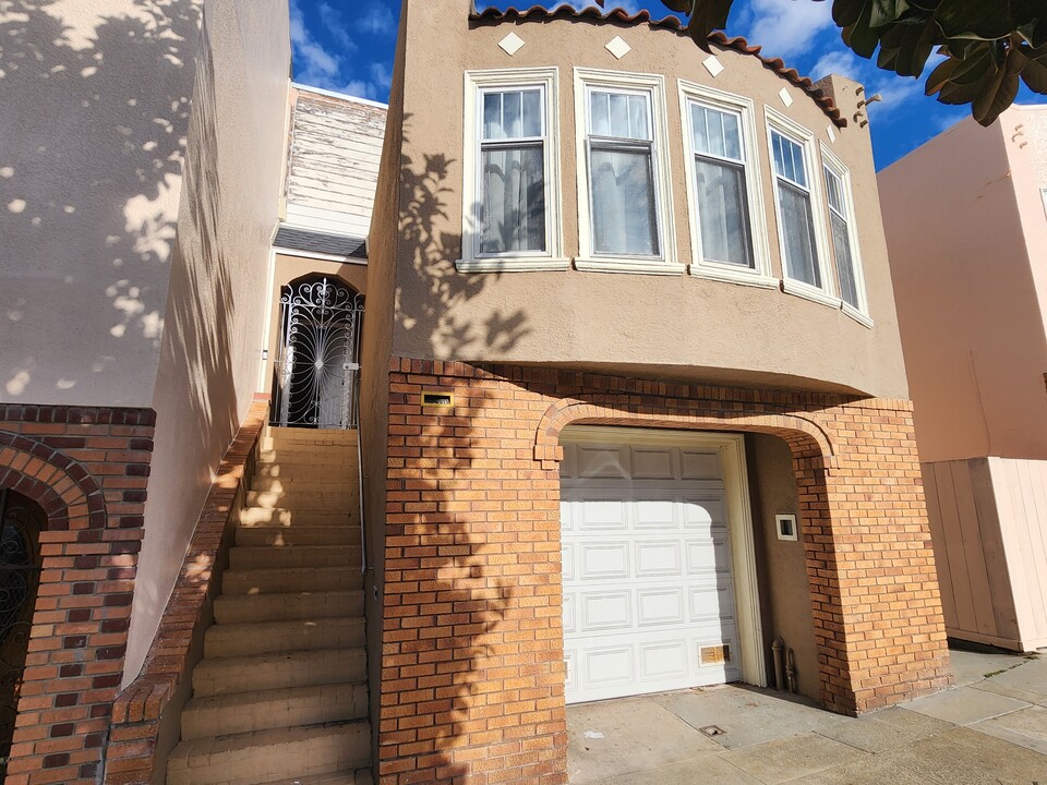 1570 Palou Ave in San Francisco, CA - Building Photo