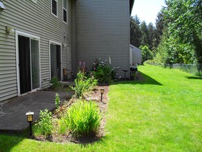 Parkview Commons Apartments in Hammond, OR - Building Photo - Building Photo