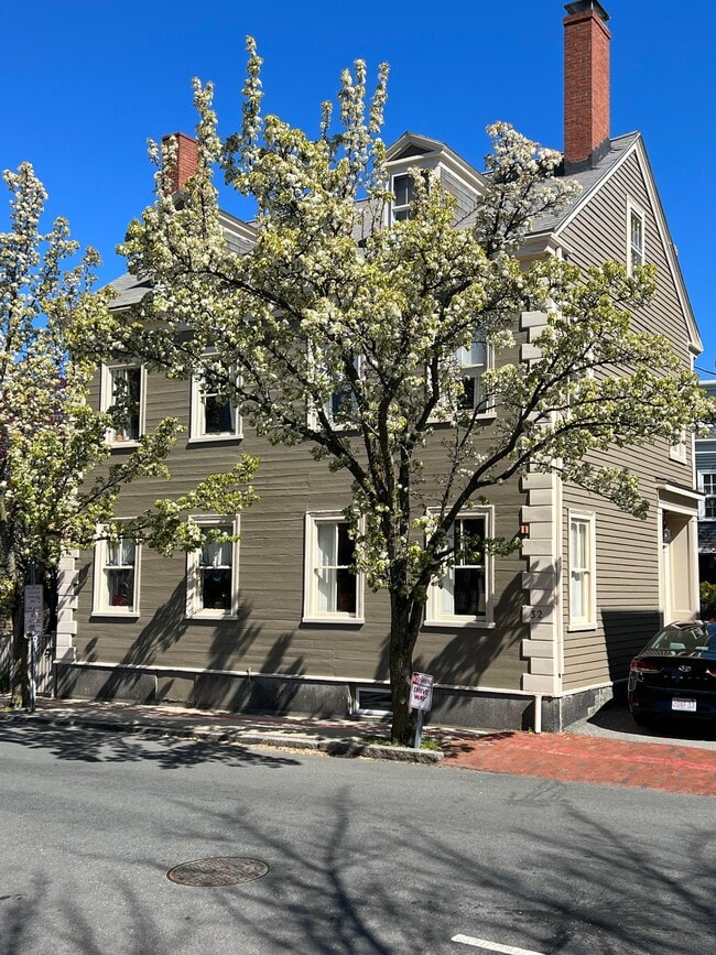 32 Lynde St, Unit 1 Rear