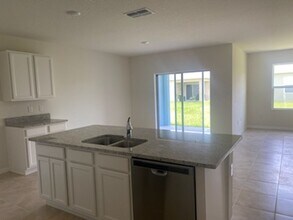2000 Carnostie Rd in Winter Haven, FL - Building Photo - Building Photo