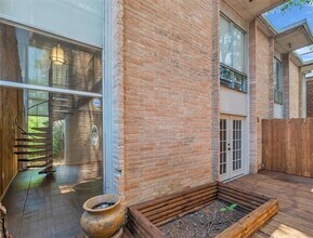 8211 Katy Fwy in Houston, TX - Building Photo - Building Photo