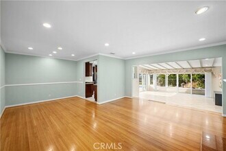 841 Irving Dr in Burbank, CA - Building Photo - Building Photo