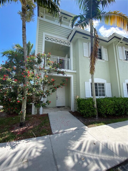 2730 NE 4th St in Homestead, FL - Building Photo
