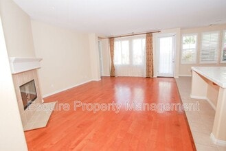 13659 Swift Run St in Moorpark, CA - Building Photo - Building Photo