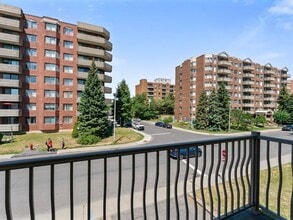 2632 Modugno Rue in St. Laurent, QC - Building Photo - Building Photo