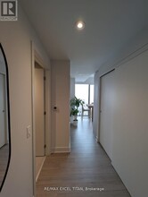 8 Cumberland St in Toronto, ON - Building Photo - Building Photo