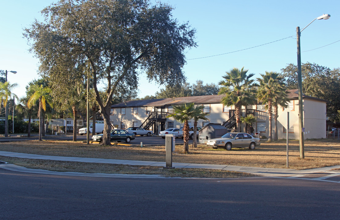 1716 E 143rd Ave in Tampa, FL - Building Photo