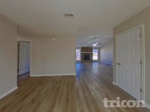 114 Scarborough Ct in Ellenwood, GA - Building Photo - Building Photo