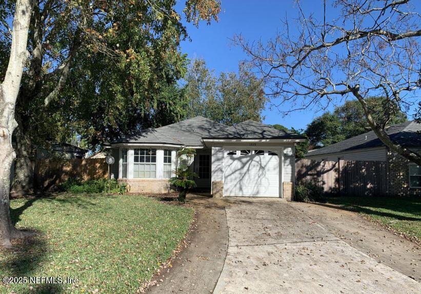 1819 Ashmore Green Dr in Jacksonville, FL - Building Photo