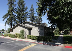 The Villas in Clovis, CA - Building Photo