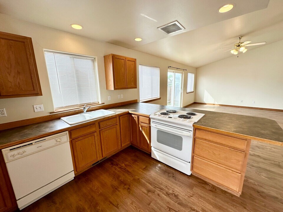 112 Joanna Pl in Ellensburg, WA - Building Photo