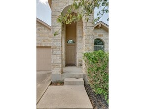 4504 Halliday Ave in Austin, TX - Foto de edificio - Building Photo