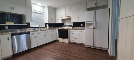 7711 Lazy Ln in Austin, TX - Building Photo - Building Photo