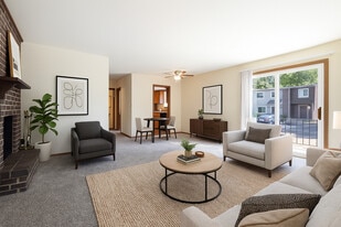 Fontainebleau Apartments in Topeka, KS - Building Photo