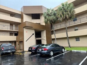 706 NW 87th Ave, Unit 205 in Miami, FL - Building Photo - Building Photo