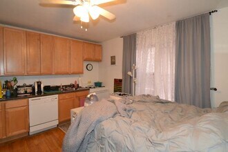 2115 N Dayton St, Unit J05P in Chicago, IL - Foto de edificio - Building Photo