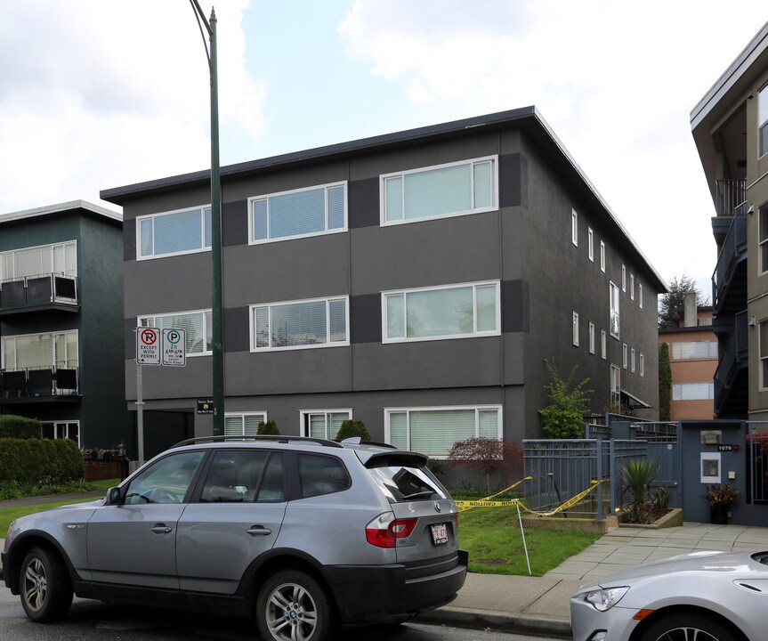 Oakville Manor in Vancouver, BC - Building Photo