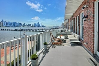 517 Harbor Pl in West New York, NJ - Building Photo - Building Photo