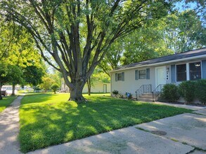 2748 Sandgate Rd in Springfield, IL - Building Photo - Building Photo