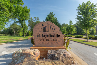 The Links at Fayetteville in Fayetteville, AR - Foto de edificio - Building Photo