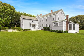 1035 Sagg Main St in Sagaponack, NY - Foto de edificio - Building Photo